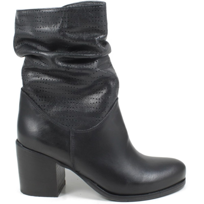 Perforated Low Boots with Mid Heel 'B05' - Black