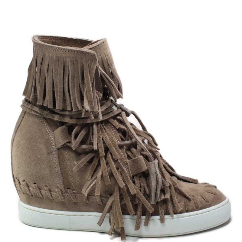 Boots with hidden wedge and fringe 'Wild' - Mud